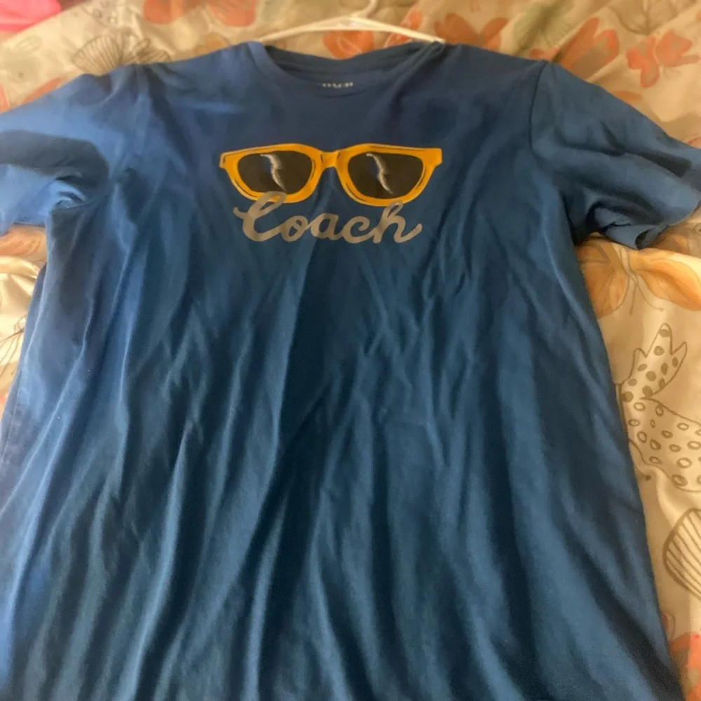 Coach Tshirt size small - Picture 3 of 7